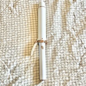 T3 1.5” Barrel SinglePass Cermaic Curling Iron